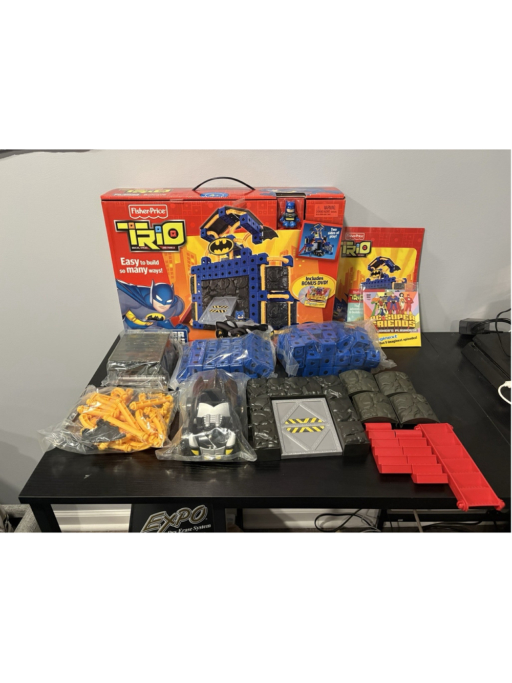 Fisher-Price TRIO DC Super Friends Batman Batcave Set T5830 Complete w/ Box